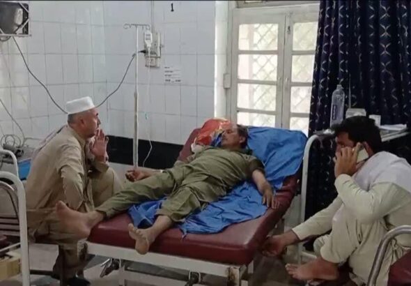 At least 15 killed in car bomb attack on northwest Pakistan checkpoint
