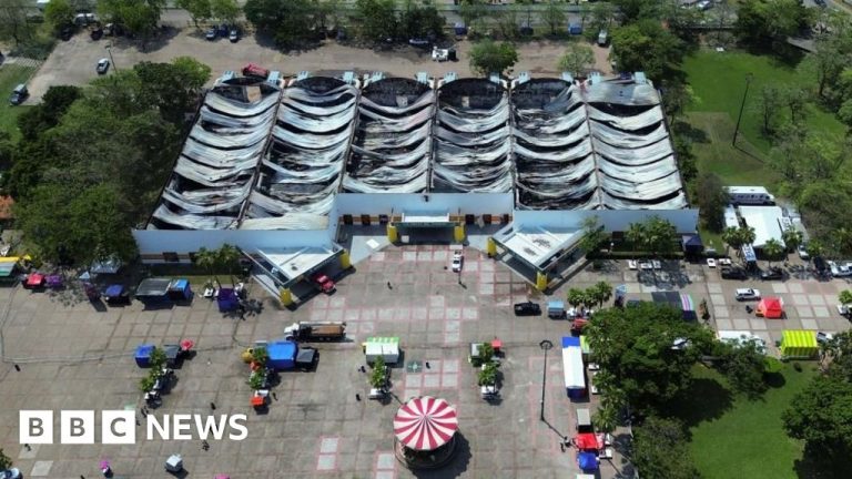 Five killed in huge fire at packed Mexico fairground