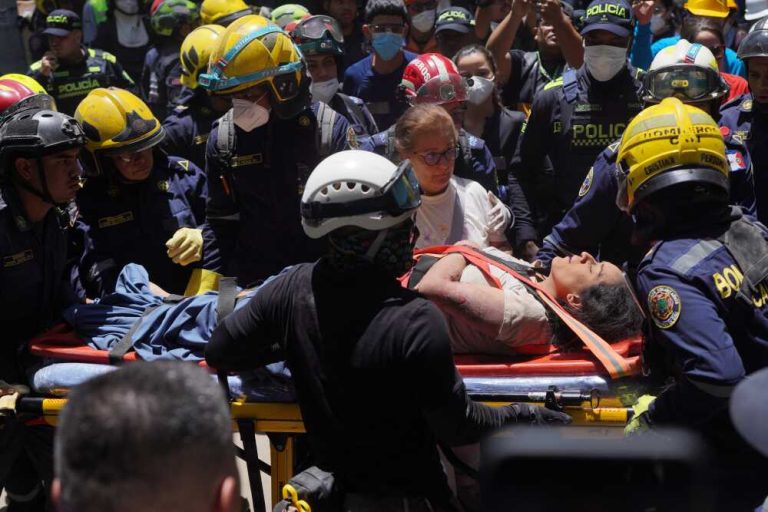 CORRECTION APTOPIX Colombia Earthquake
